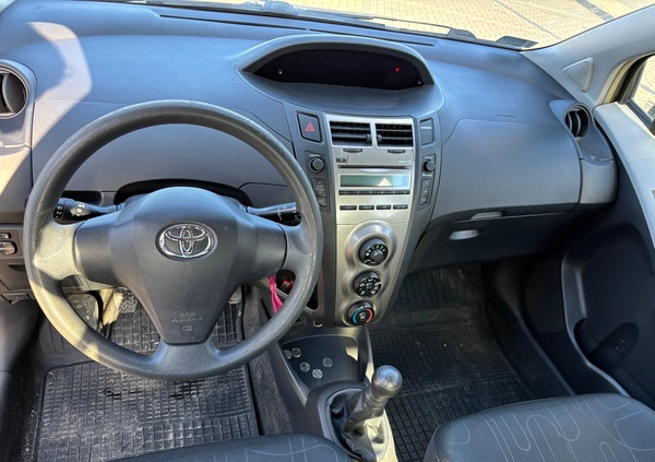 Toyota Yaris cena 16000 przebieg: 208675, rok produkcji 2010 z Luboń małe 56